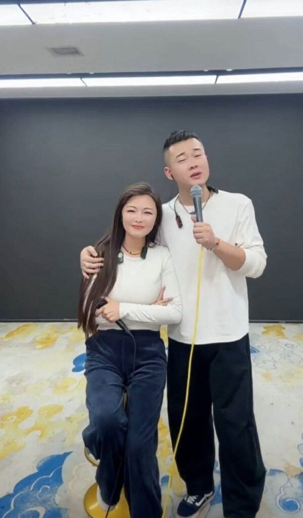 快手430万粉丝女网红如意知三当三酒店私会金主被原配暴打