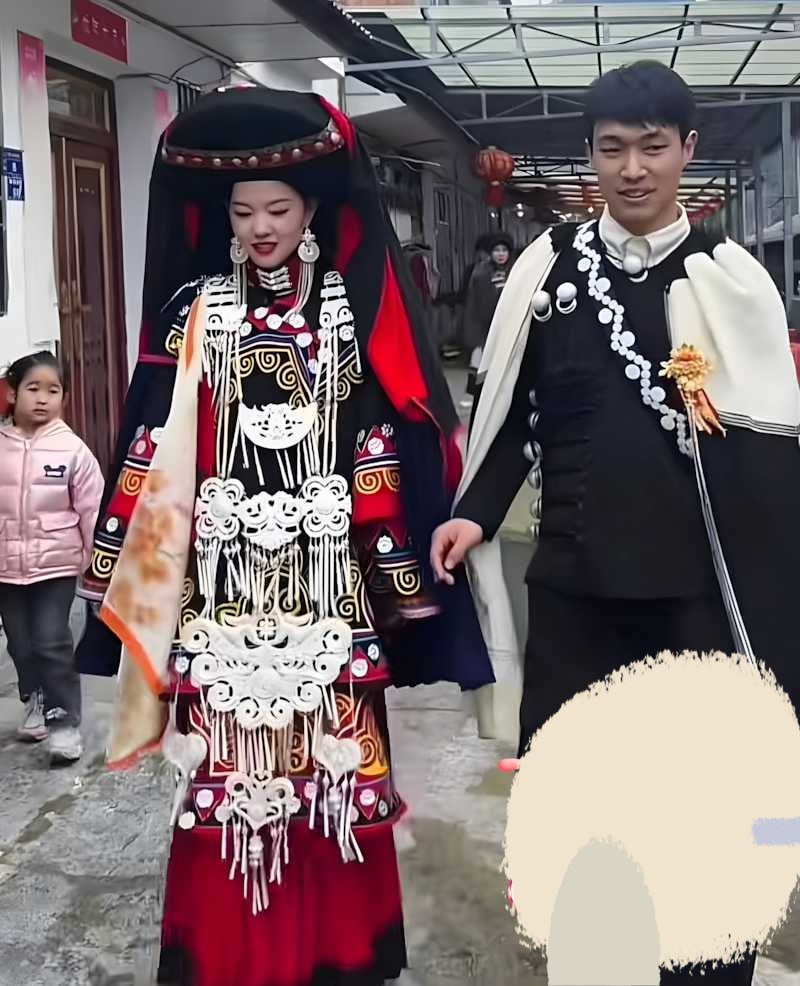 11万粉丝彝族网红HGG火哥哥自曝绿帽新婚妻子出轨卷款200万出逃