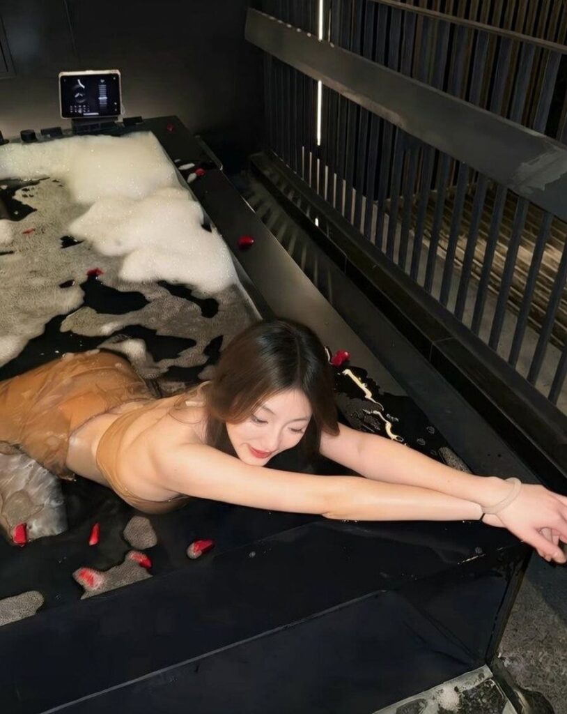 无锡三女一男热瓜疯传抖音富二代酒店自拍刷爆网络
