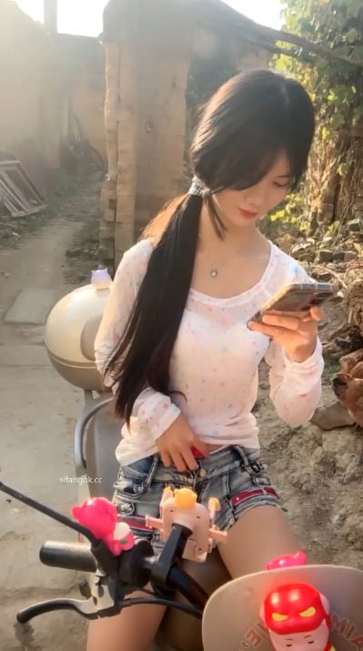 微博推特福利姬水嫩宝宝户外挑战视频流出
