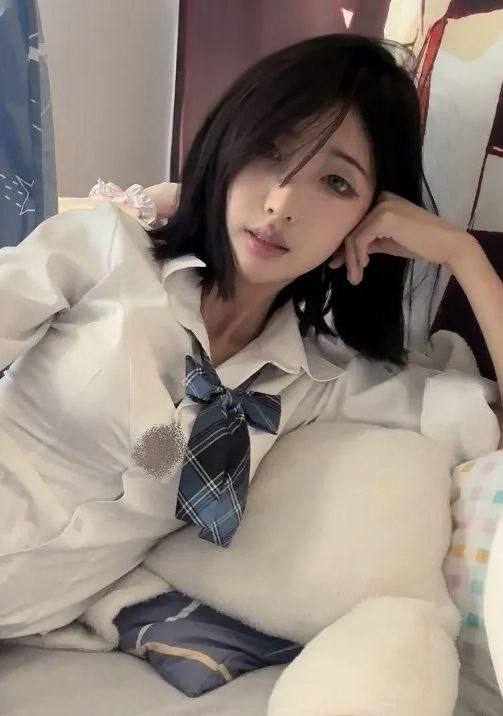 52万粉丝抖音腿精行简高挑女神私拍不雅视频曝光
