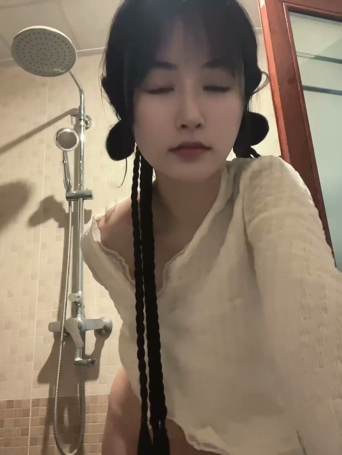 960万粉丝抖音网红程女士疑似退网自曝发疯什么都说