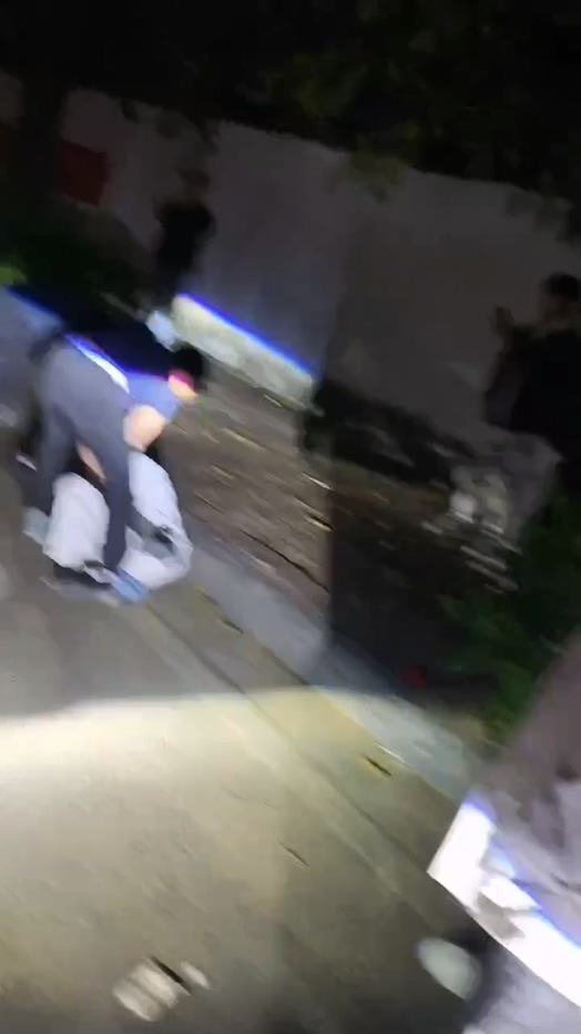 真男人无所畏惧女友出轨背刺广西谢霆锋桂林c罗1v4大战精神小伙