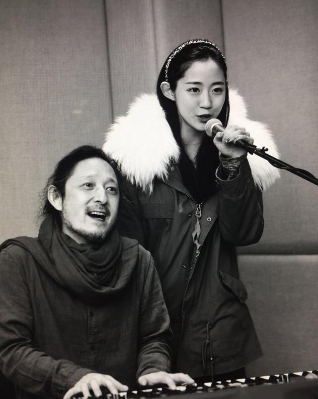忘年恋新高度音乐家三宝与小25岁娇妻万千惠婚礼果照迎宾