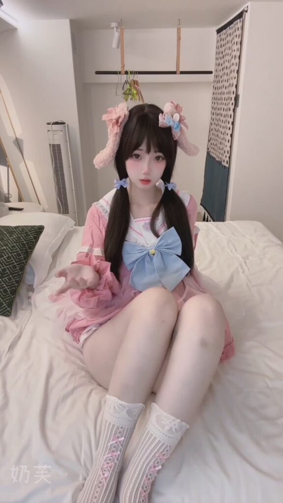 b站高颜值二次元coser福利姬扔芙兔姬定制福利视频流出