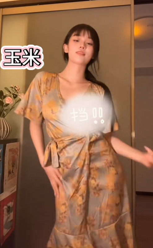 11万粉丝抖音网红yum707玉米定制福利视频外流