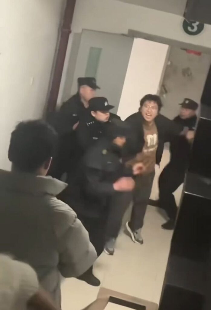 刺杀小说家真实版大学生熬夜写作失控狂喊已升仙