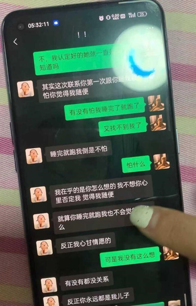 17万粉丝抖音纯情男大AAA老王批发人设塌房出轨约粉被前女友曝光