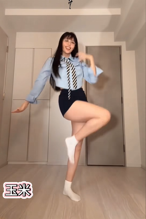 11万粉丝抖音网红yum707卡点热舞大尺度版本外流