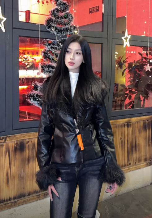 5万粉丝抖音藏族网红扎西巴姆不雅视频泄露直播间骂战升级
