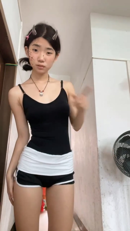 6玩粉丝快手清纯嫩妹林小桃人设崩溃线下私会金主视频流出