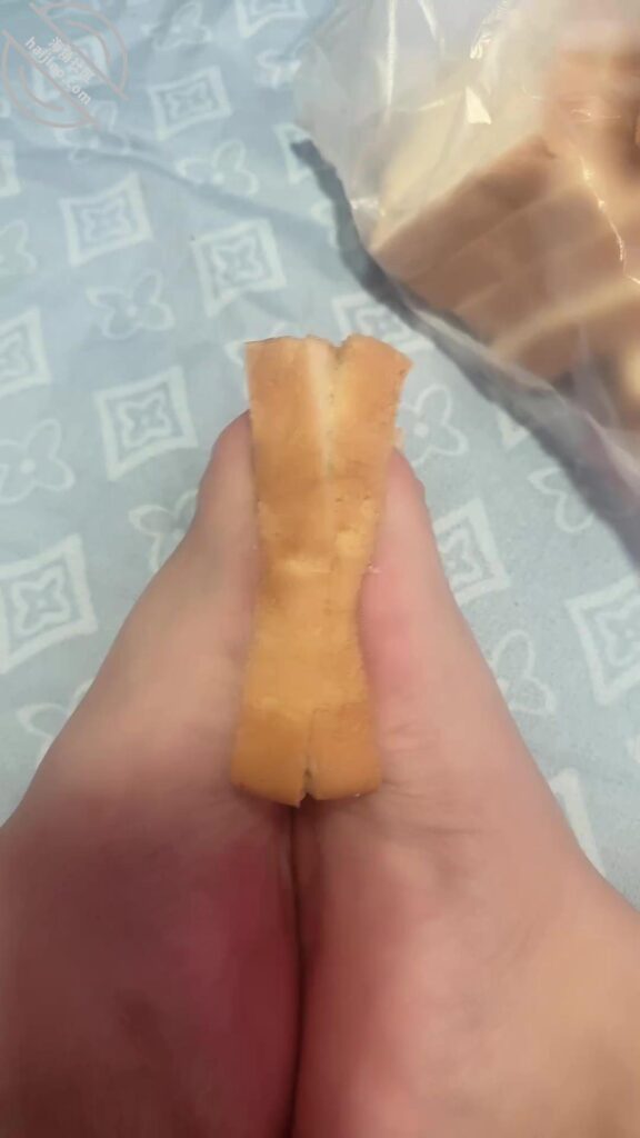 至163章节[长篇连载:我的巨扔亲表姐]爬上我姐的床就开始霸王硬上弓-来自海角社区的真实故事经历