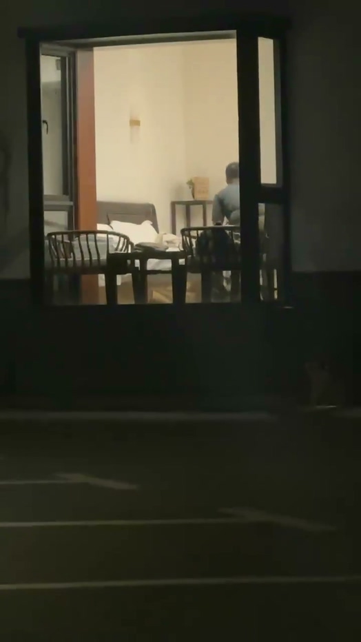 农业大学教师与学生开房私会酒店全透明玻璃直播围观