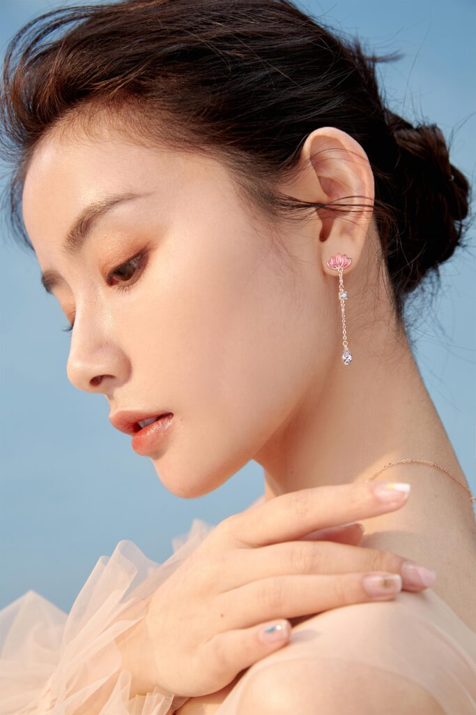 忘年恋新高度音乐家三宝与小25岁娇妻万千惠婚礼果照迎宾
