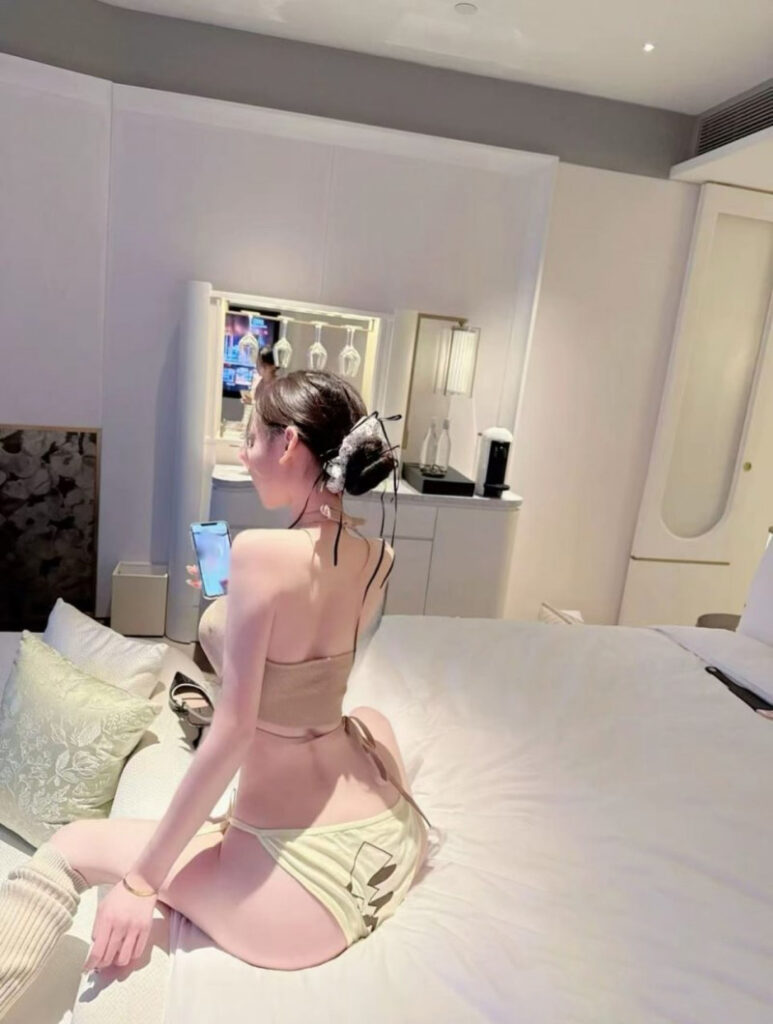 重磅翻转王者荣耀狼队道崽女友星之卡比绪被扒福利姬真身6分50秒视频流出