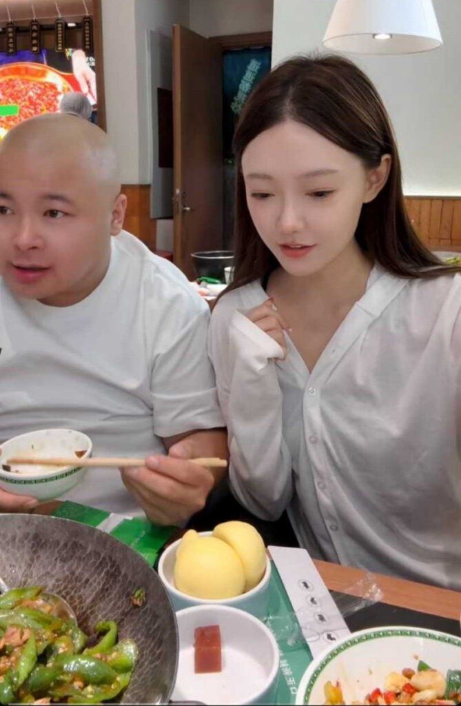 快手千万粉丝网红老狗塌房始末妻子白羽自曝家丑婚内出轨女徒弟