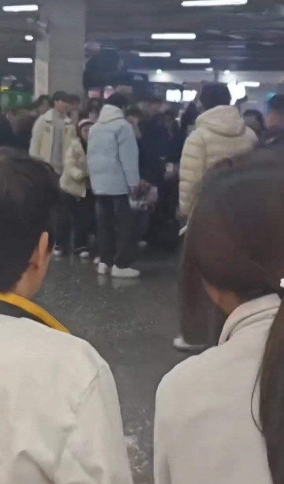 大学神人榜首渣男脚踏三只船三人皆为同宿舍舍友